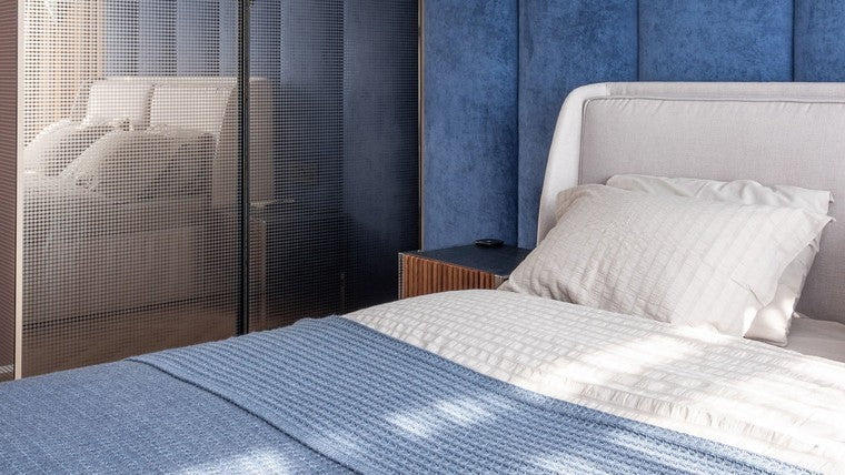 12 Light Blue and Silver Bedroom Ideas for a Luxury Feel ??? BlissLights